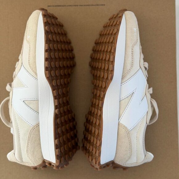 Figs New Balance 327 in Cream, Size 7 - Picture 6 of 12